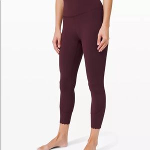 Lululemon Wunder Under Scallop crop leggings